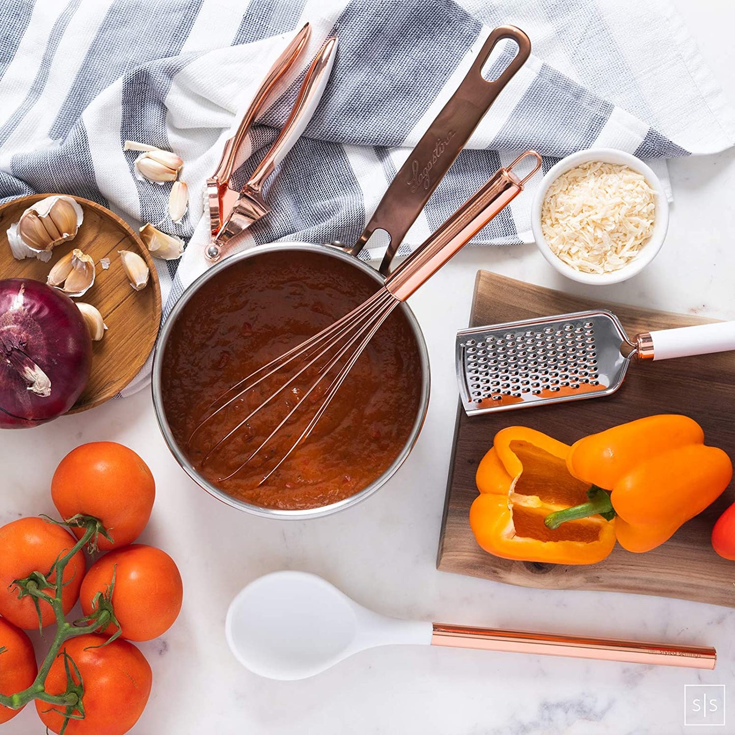 17-Piece White Silicone and Copper Kitchen Utensil Set with Holder - Elegant Rose Gold Cooking Tools for Nonstick Cookware, Featuring Measuring Cups and Spoons